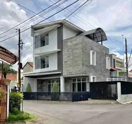 Rumah mewah 3 lantai pusat kota Purwokerto dekat alun alun, pasar Manis