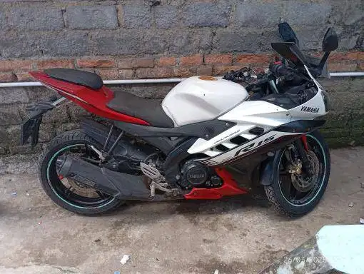 Yamaha r15 v2 tahun 2016