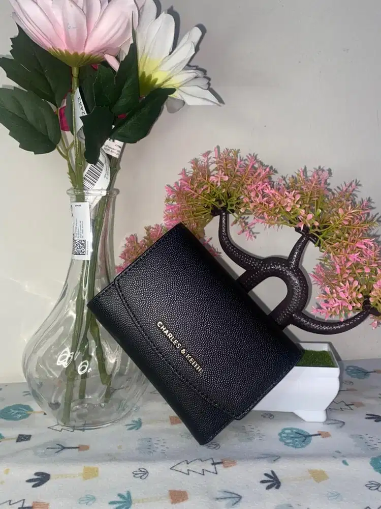 Dompet charles and keith