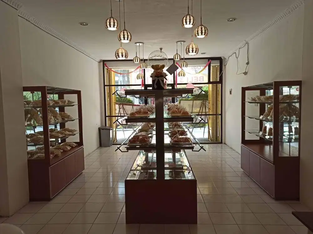 Rak Lemari Etalase Roti Bakery