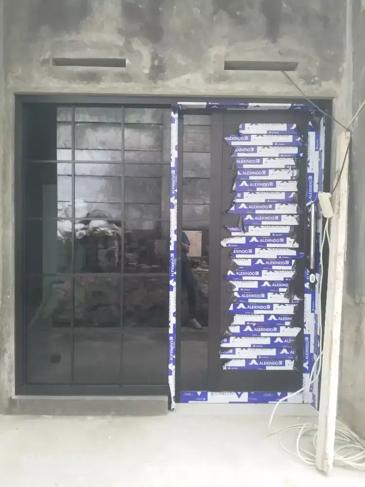 Kusen pintu aluminium dan kaca