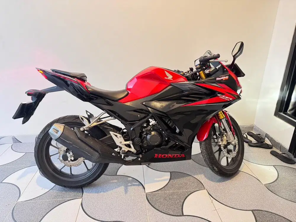 Dijual motor cbr masih gres