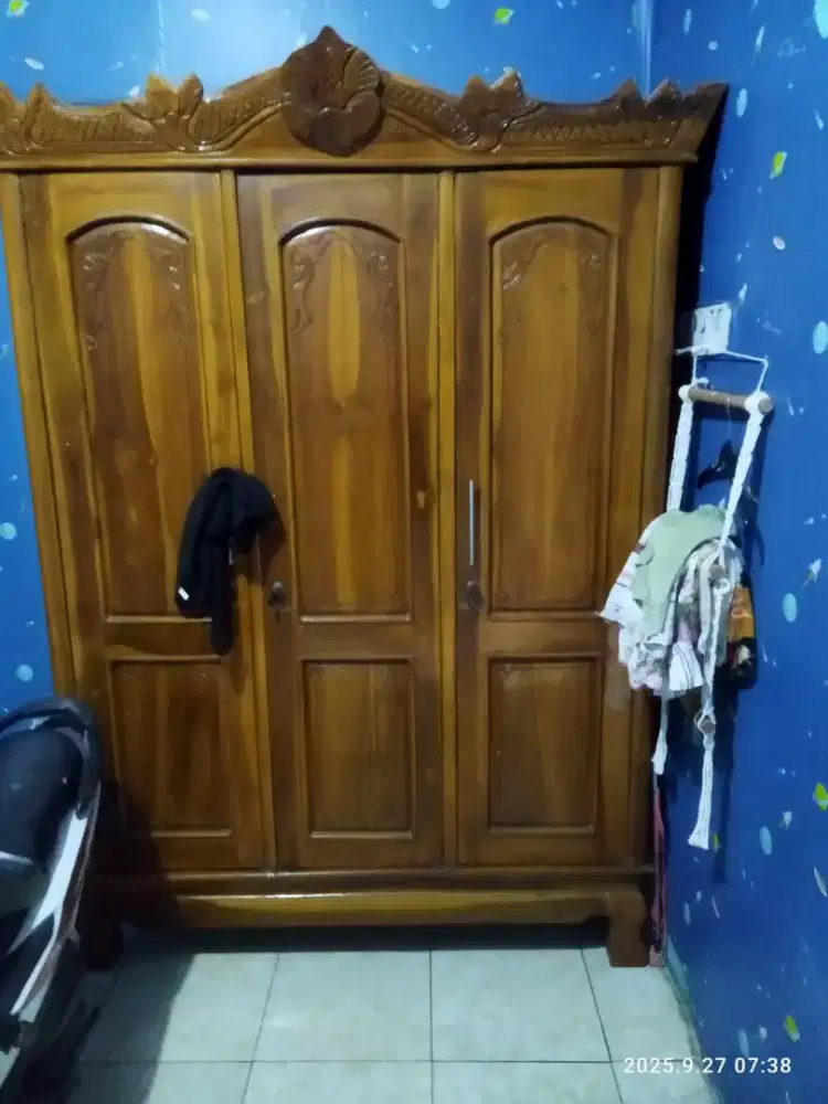 Lemari kayu jati 3 pintu + meja rias