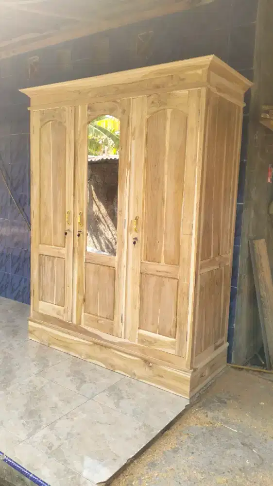 Jual lemari tiga pintu jati