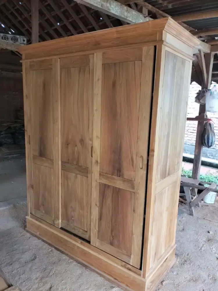 Jual lemari tiga pintu jati