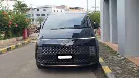 Hyundai staria signature 9 seater 2022 hitam sunroof