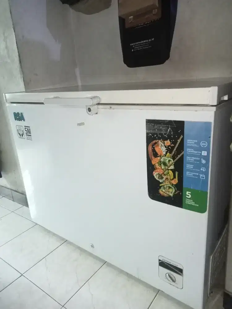 Dijual freezer merk RSA nego tipis