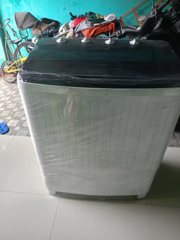 Mesin cuci 2 tabung merk Polytron hitam kapasitas jumbo