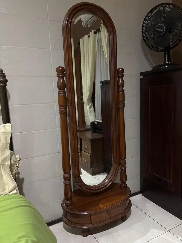 Kaca Kayu Jati Classic