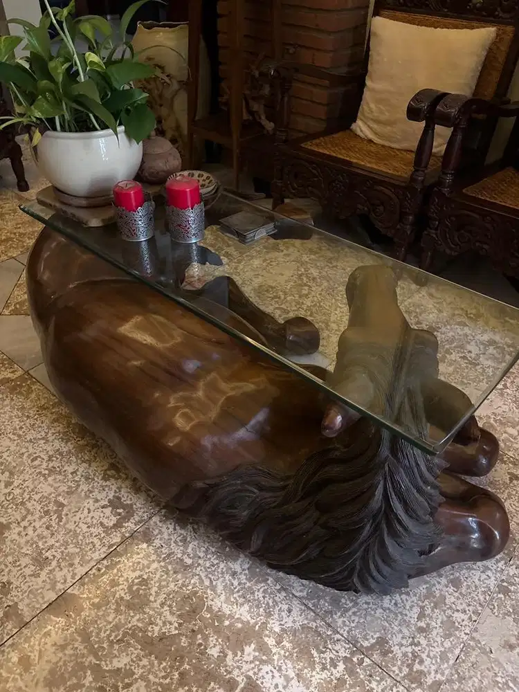 Meja kayu ukiran kuda