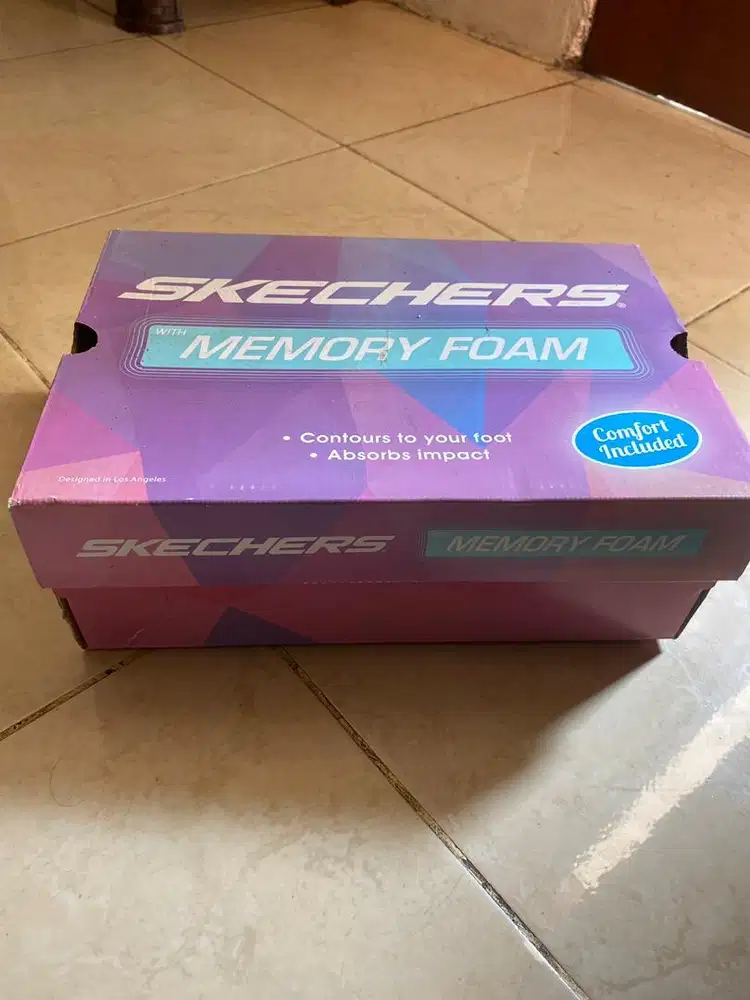Sepatu wanita merk skechers
