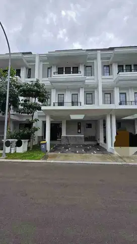 Rumah Mewah Smart Home 3 Lantai ada Lift Pribadi di Kawasan Premium Alam Sutera.