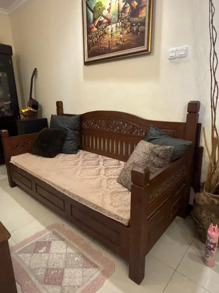 Bale bale jati tua ukiran