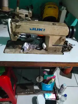 2 mesin  jahit merk Juki 1 mesin obras 4jt nego tipis ja ya