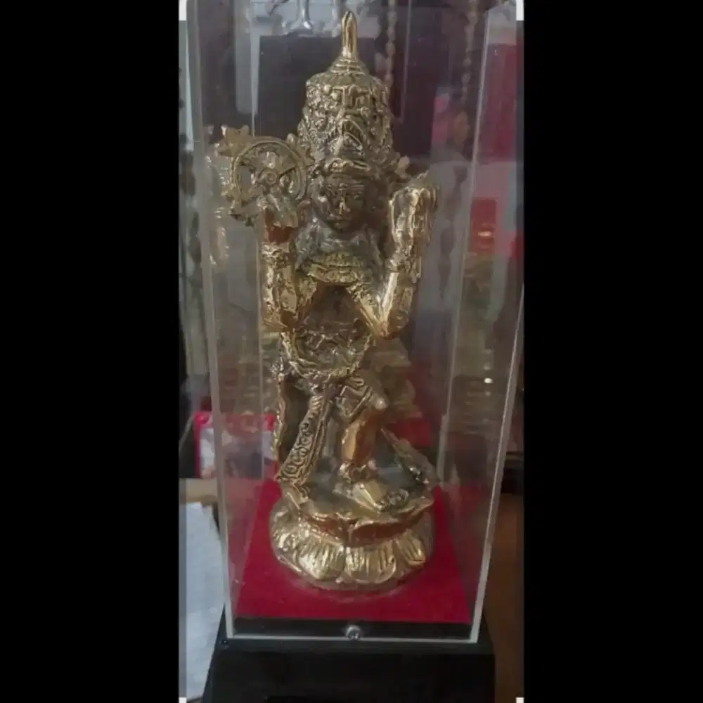 Koleksi antik patung dewa Brahma dengan empat wajah