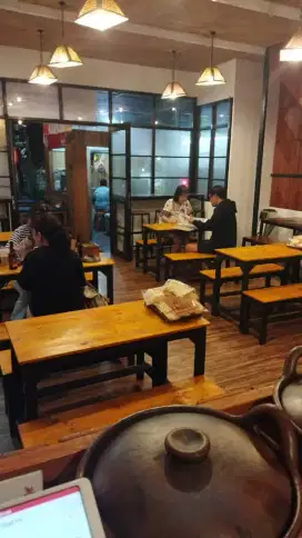 Dijual meja kasir dan bangku + meja ex +2 ac 1,5 dan 2 pk
