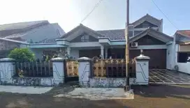 RUMAH MEWAH DI KOMPLEK DOSEN UI CIREUNDEU TANGERANG SELATAN