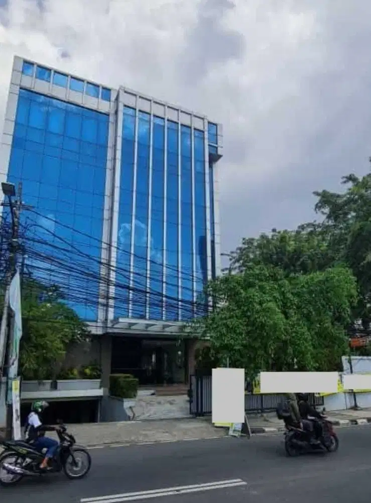Gedung di Cikini Jakarta Pusat Lokasi Sangat Strategis
