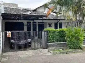 dijual rumah lokasi strategis di Bumi Bintaro Permai Jaksel