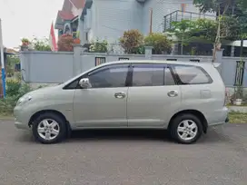 Toyota Kijang Innova 2005 Bensin