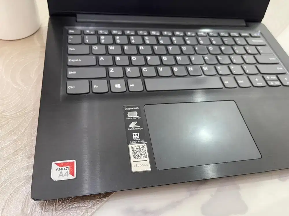 Laptop lenovo sangat slim normal pakai SSD + HDD