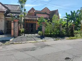 Rumah Luas 2 Lantai Dekat Jl. Kaliurang dan Kampus UGM