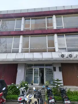 Ruko 3 Lantai di Terrace 8 Blok C Suvarna Sutera Tangerang 1K90006D