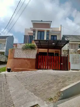 Rumah vila dijual di Batu 3KT Furnish Kolam renang Musium Angkut 865jt