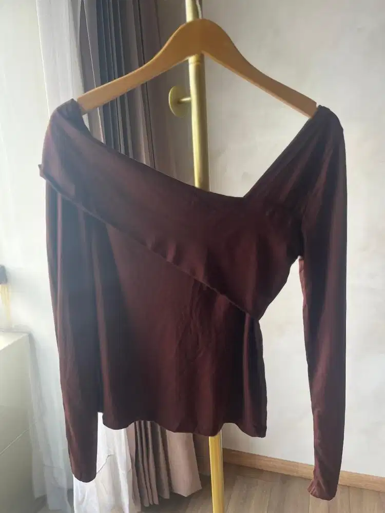 Long Sleeve Top (Off Shoulder)