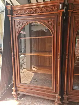 Dijual lemari murah meriah bagus 1 stel