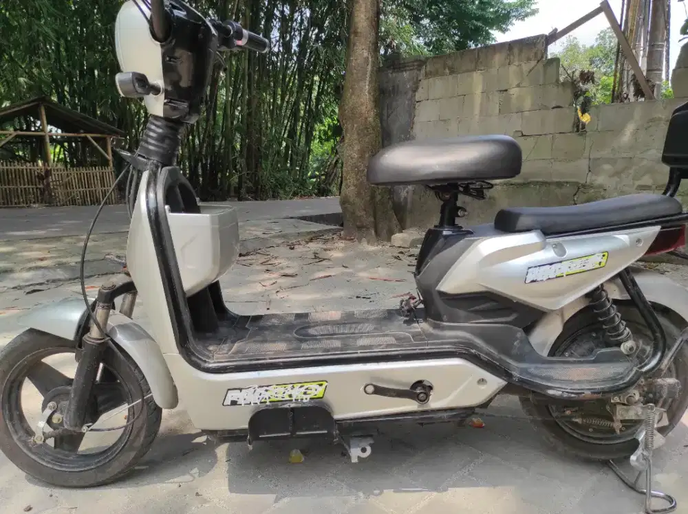 Sepeda listrik merek PRO STREET