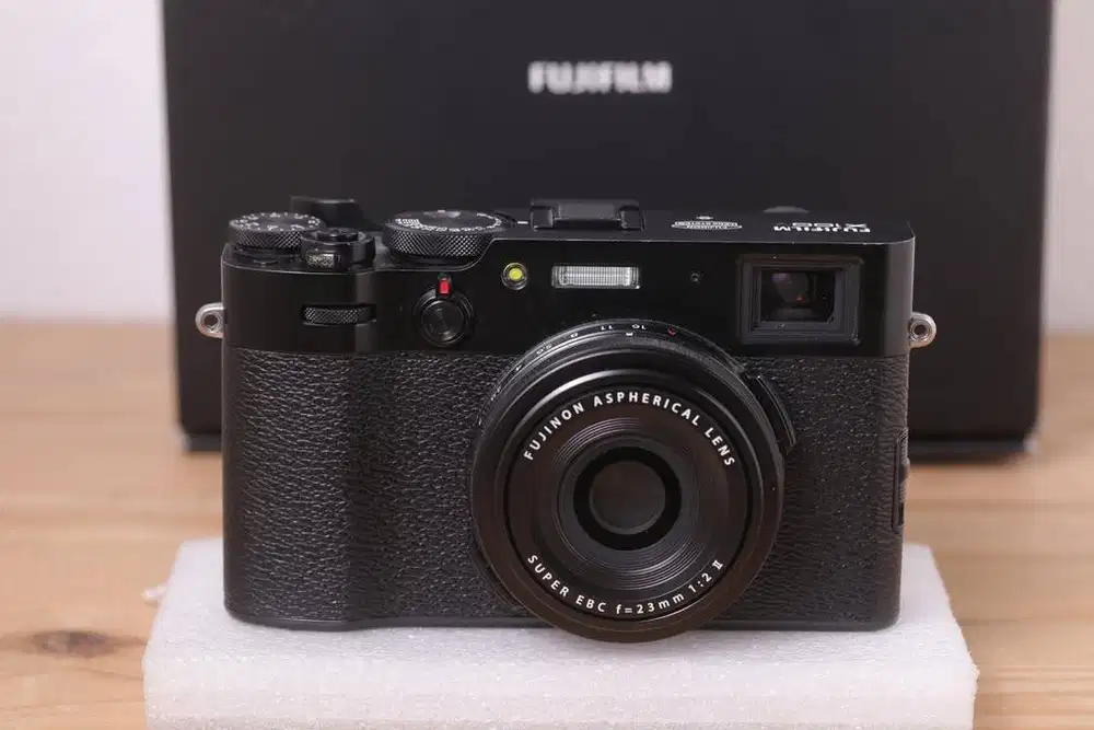 Fujifilm X100V Kit 23mm F.2 II Black