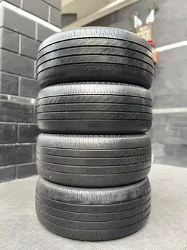 235 50 18 Bridgestone Turanza T005A Innova Reborn Zenix Camry HR-V R18