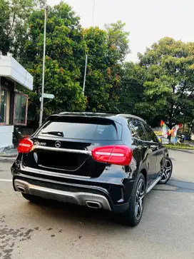 Mercedes Benz GLA200 AMG Line Sunroof Type Tertinggi Siap Pakai.
