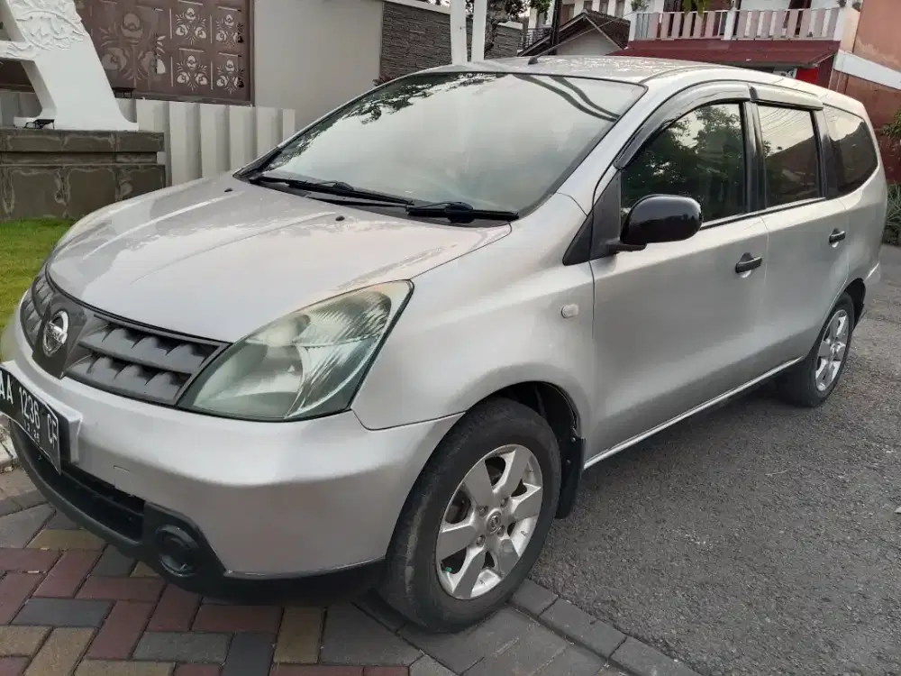 Nissan Grand livina 2010 Bensin