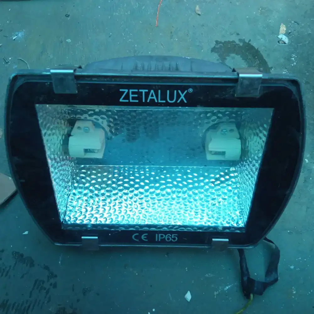 Lampu sorot/ tembak/gedung/ bengkel merek zetalux IP65