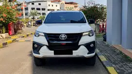 Toyota Fortuner 2.4 VRZ TRD Sportivo Diesel Putih 2018 Low KM Record