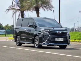Toyota Voxy 2.0 Automatic 2018 Bensin Hitam Metalik
