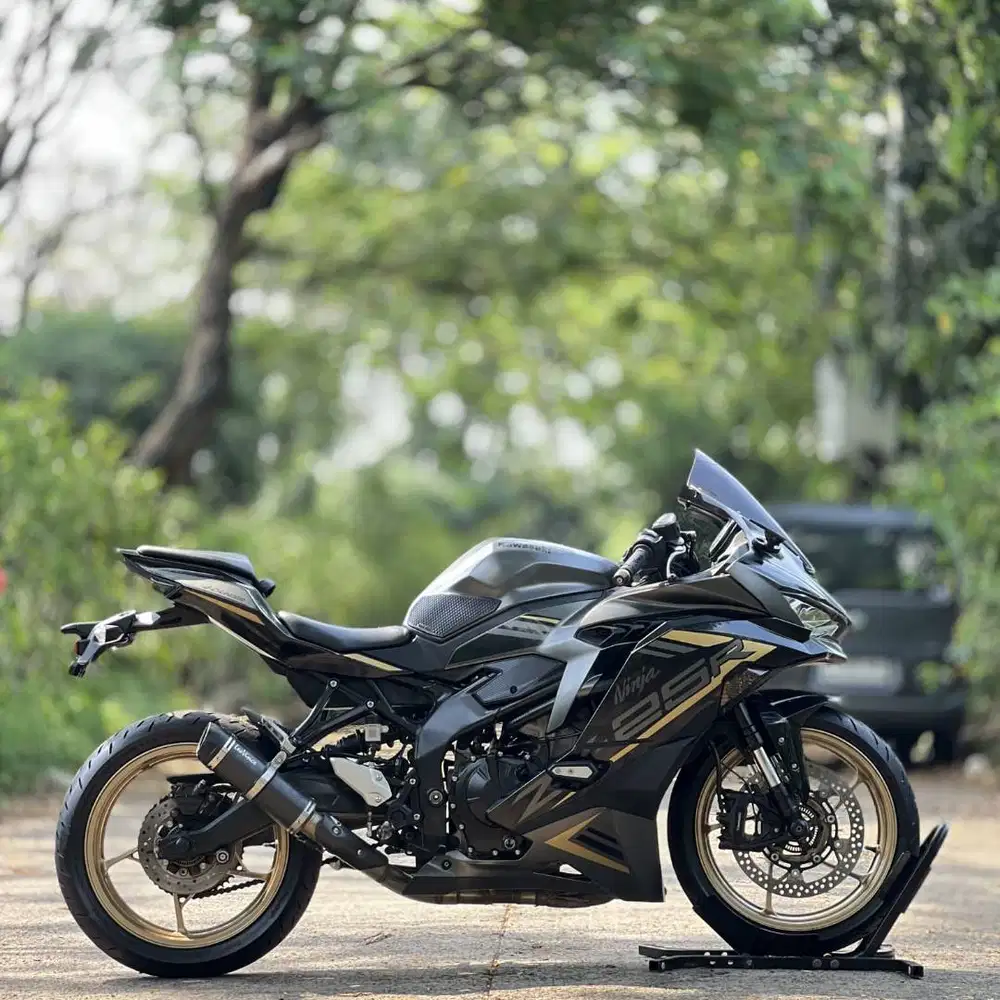 KAWASAKI ZX25R ABS SE GREY 2022 KM RENDAH PAJAK PANJANG FULL MULUS