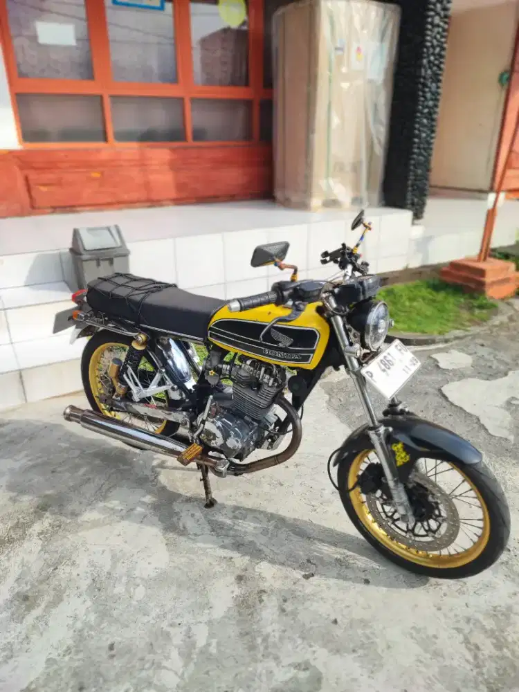 Di jual motor Cb 100.
