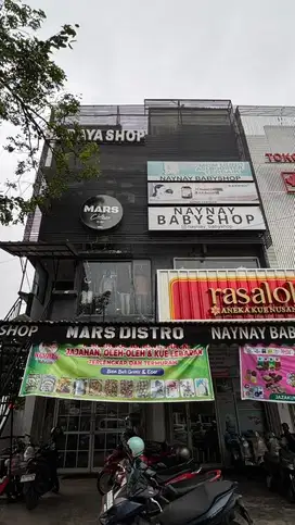 RUKO 3 Pintu samping Kfc dan Superindo (Bisa 1 an)