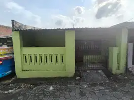 RUMAH DI MOJOSARIREJO, DRIYOREJO, GRESIK