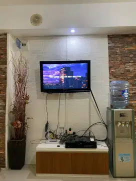 DISEWAKAN 2BR HOOK TOWER BARU APARTEMEN BASSURA CITY