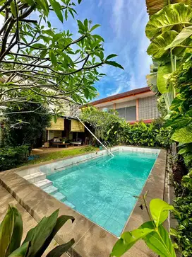 RUMAH SERASA VILLA DI BALI DENGAN FULL PRIVACY, DEKAT MRT LEBAK BULUS