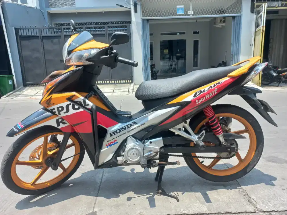 Di jual cepat honda blade new thn 2012, surat surat komplit