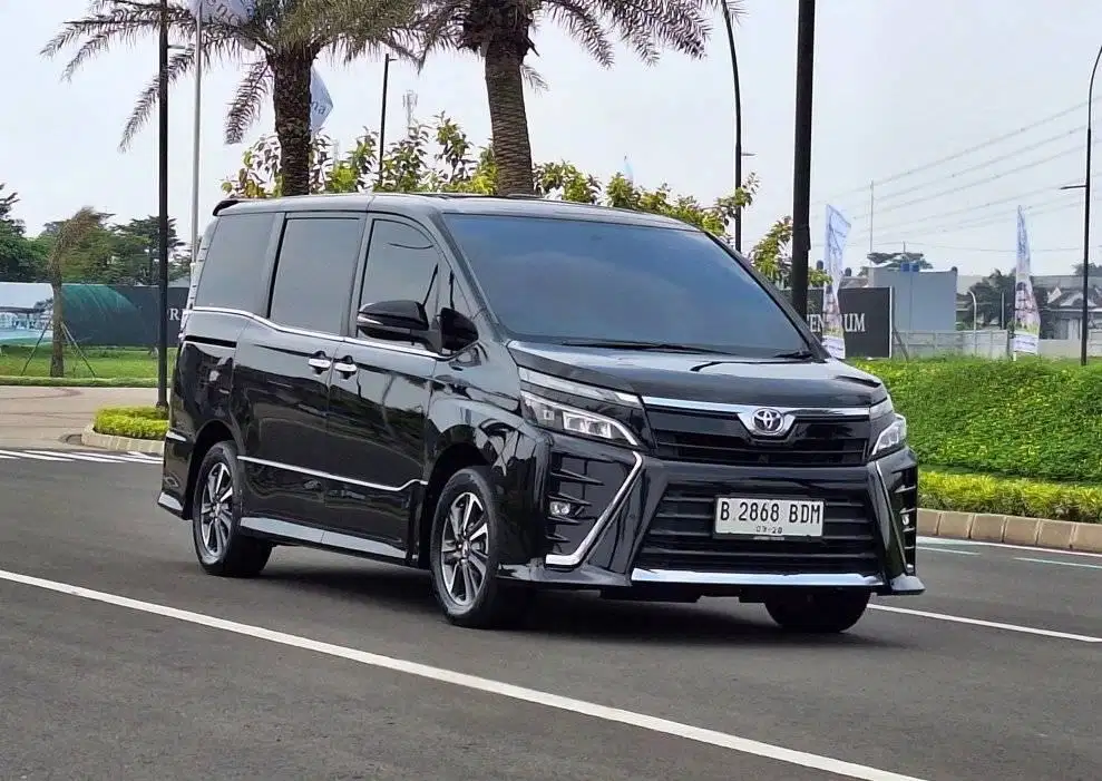 TDP 0 Toyota Voxy 2.0 Matic at 2018 Mulus Tangan Pertama siap Pakai