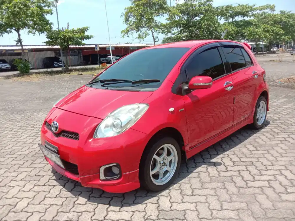 Yaris 1.5 E Matic th 2013 istimewa