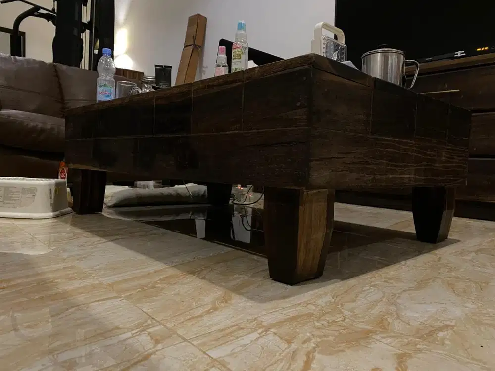 Meja Coffee Ruang Keluarga Solid Ala Bali