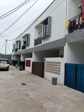 Rumah Dijual 100m2 2Lantai 150 meter dari Sumber Artha Kalimalang