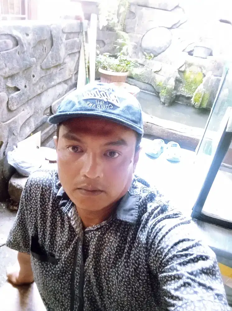 cari kerjaan apa aja yg penting halal,.